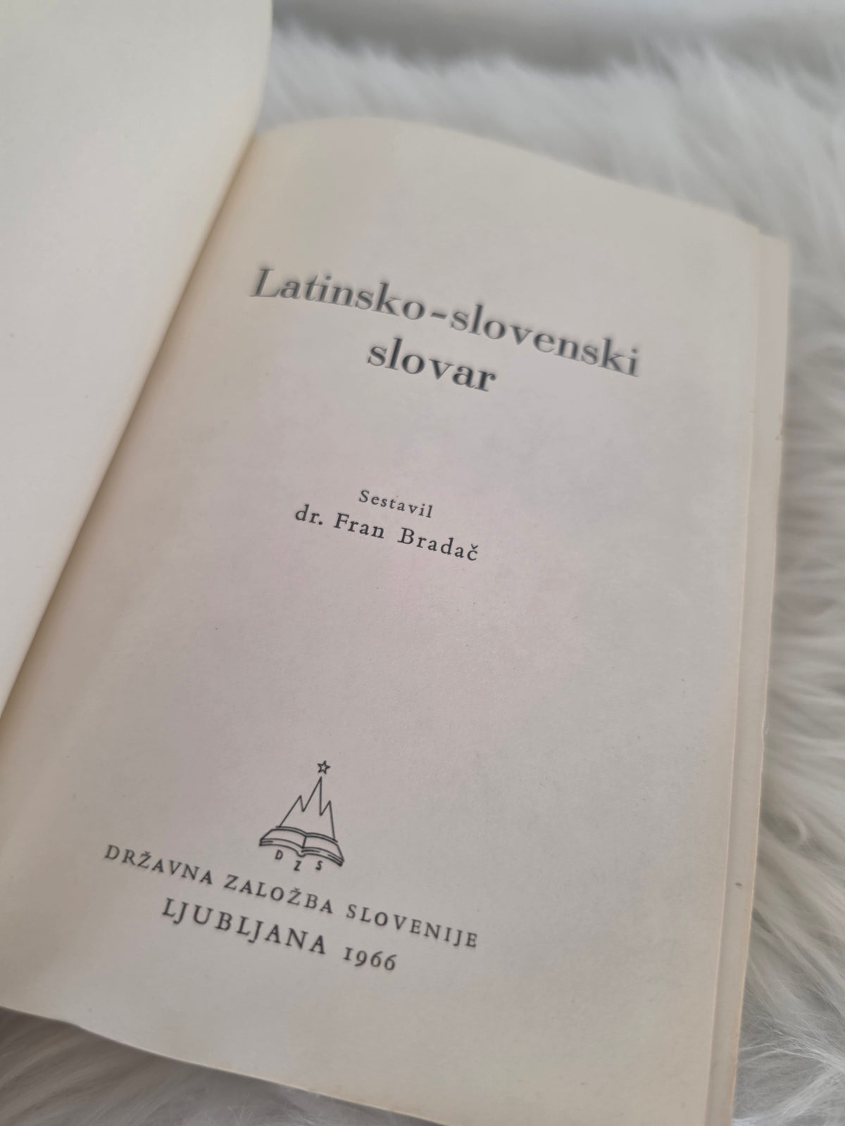 Latisko- slovenski slovar dr. Fran Bradač