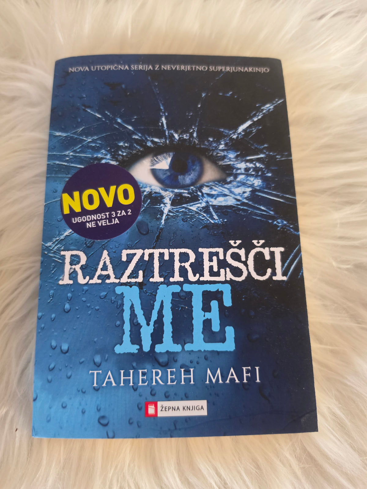 Raztrešči me  Tahereh Mafi