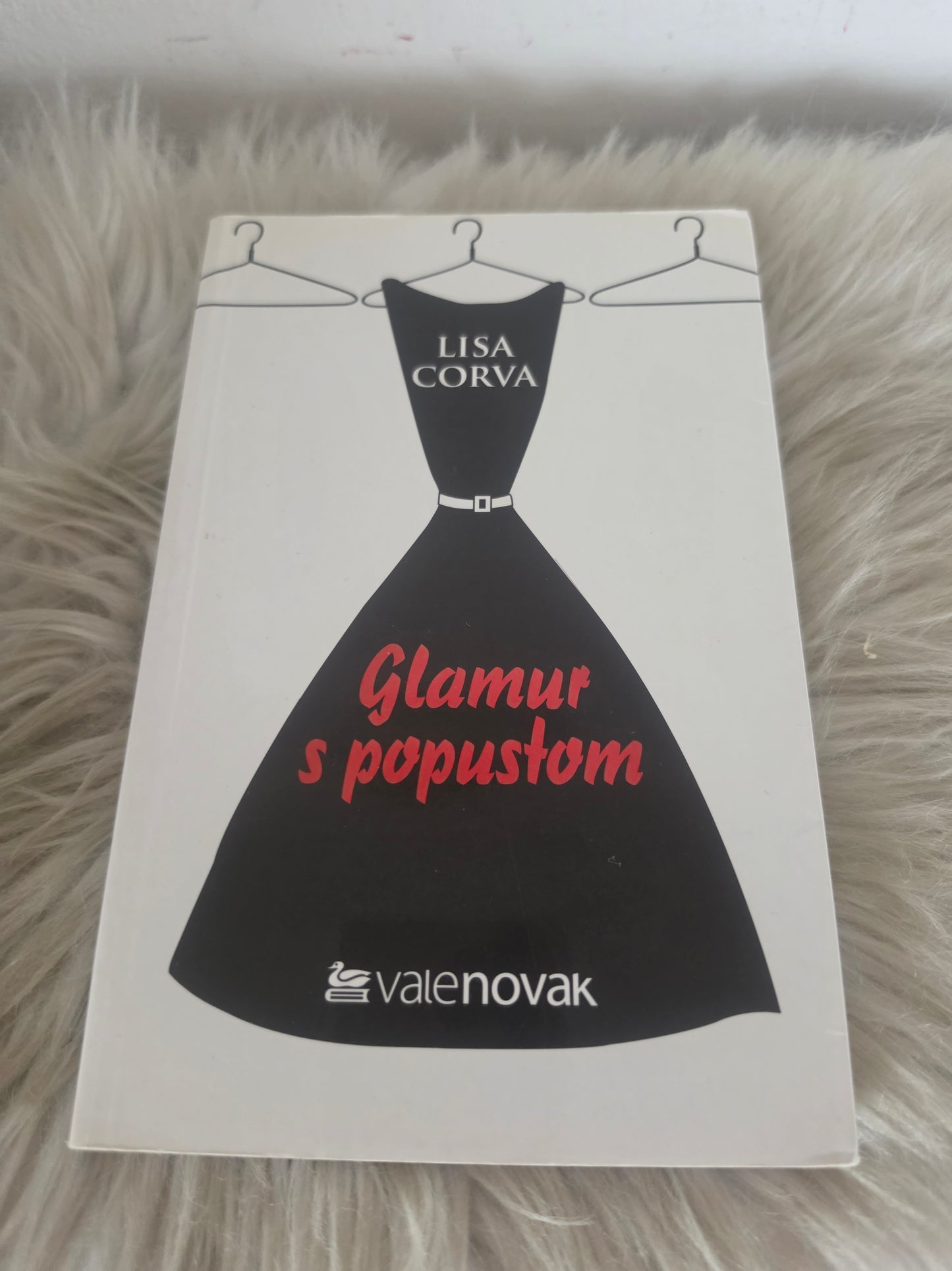 Glamur s popustom  Lisa Corva