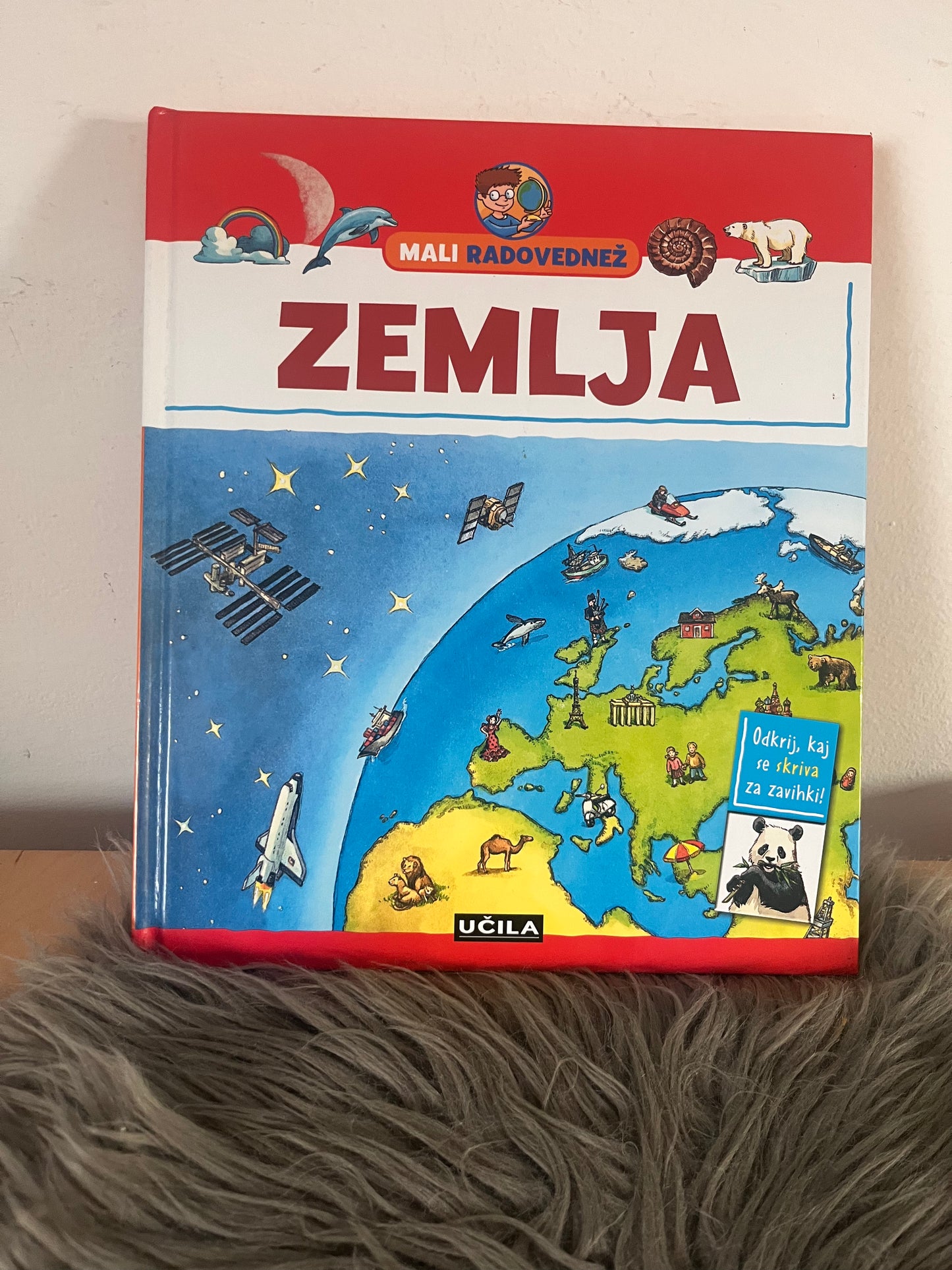 Mali radovednež: Zemlja Založba Učila