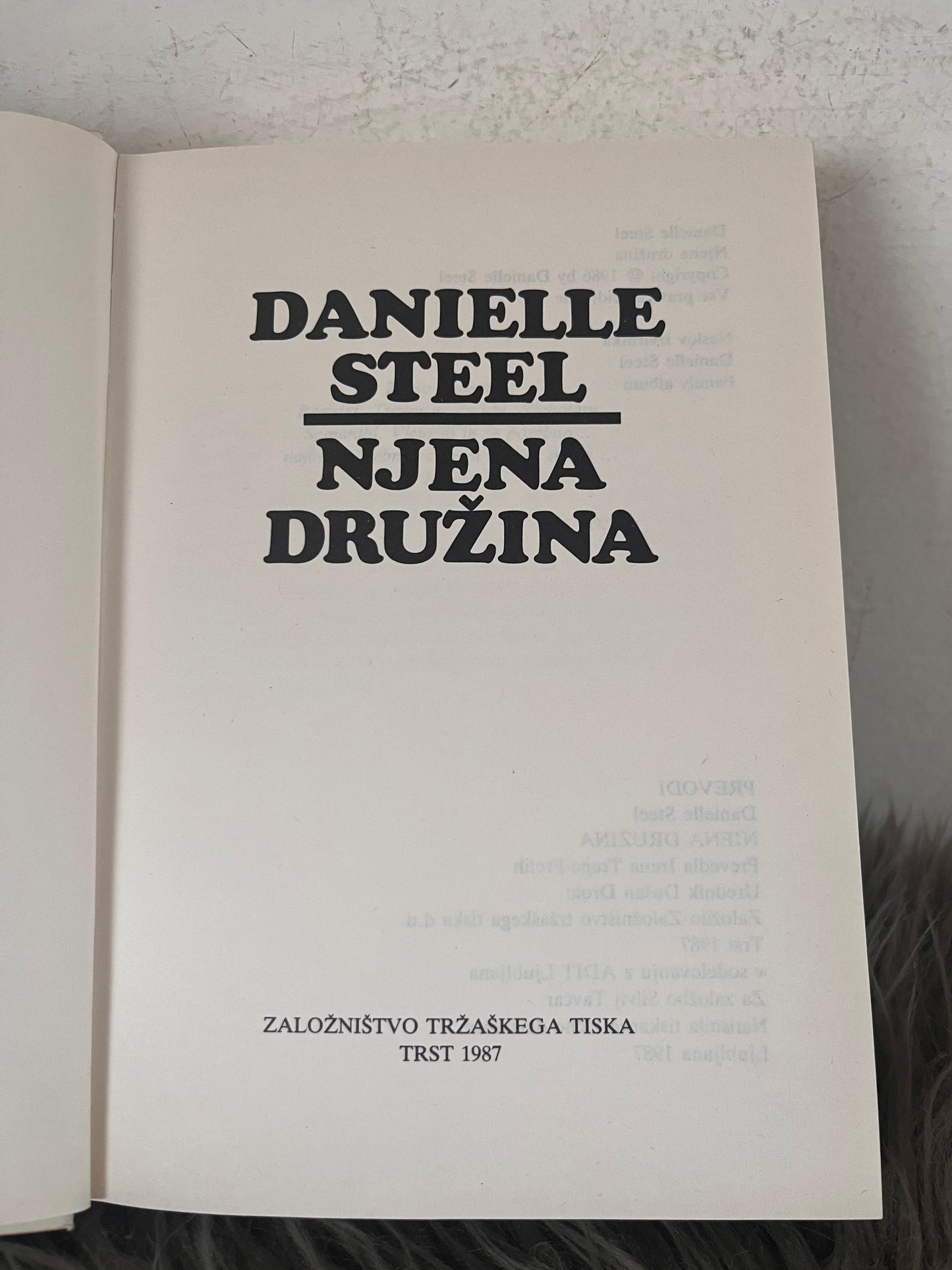 Njena družina  Danielle Steel