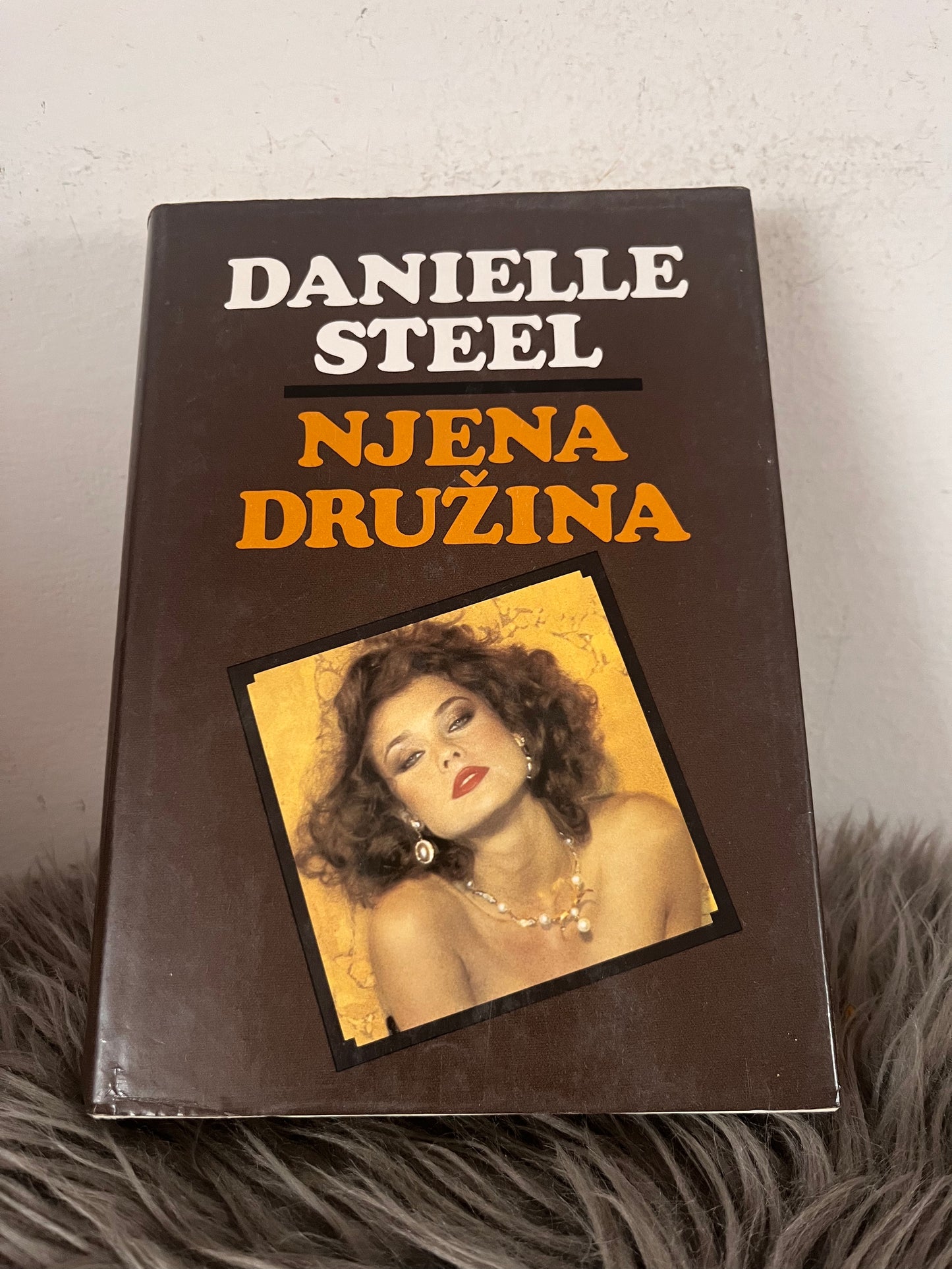 Njena družina  Danielle Steel