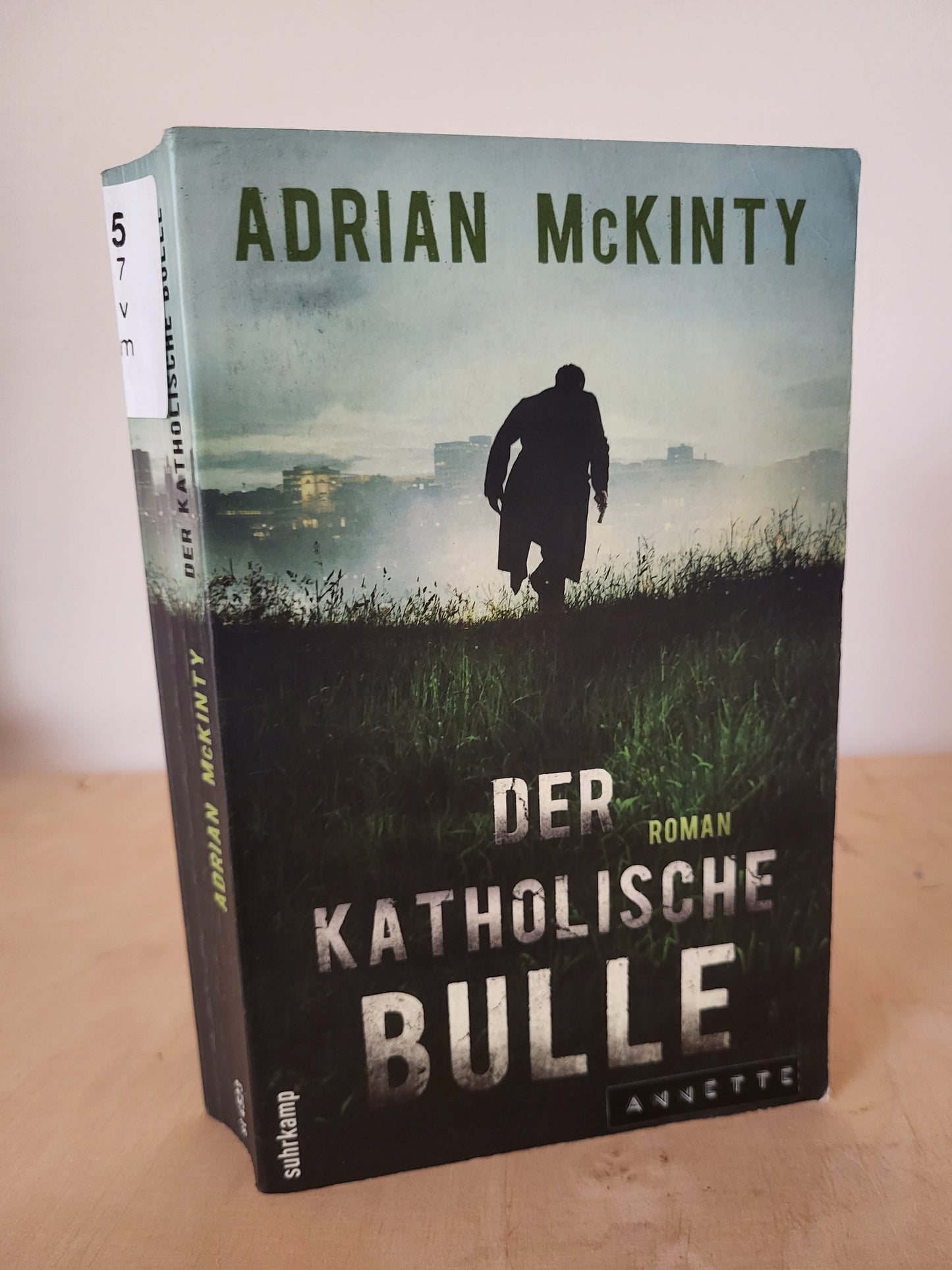 DER KATHOLISCHE BULLE Adrian Mckintly